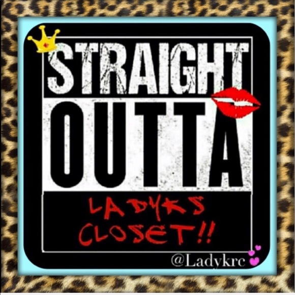 ❌👑✅PRICE FIRM✅Beautiful
Matching Black & Gold Crossbody Fashion Bag & Wallet Set - Picture 5 of 7